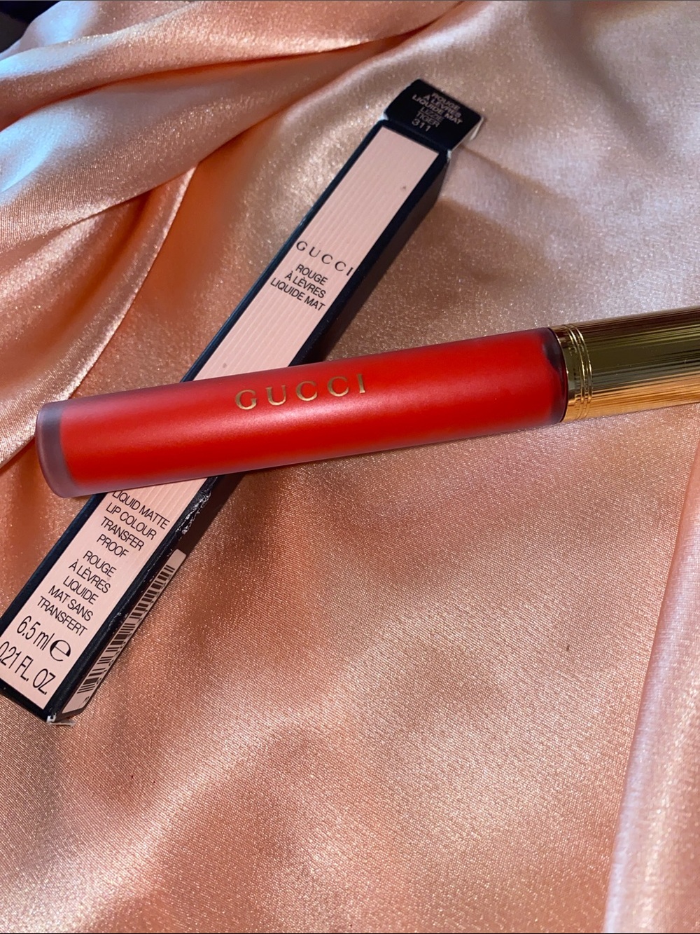 Gucci limited colour Liquid Matte Lip Color — Vibrant Red with Gold Cap - Picture 3 of 3
